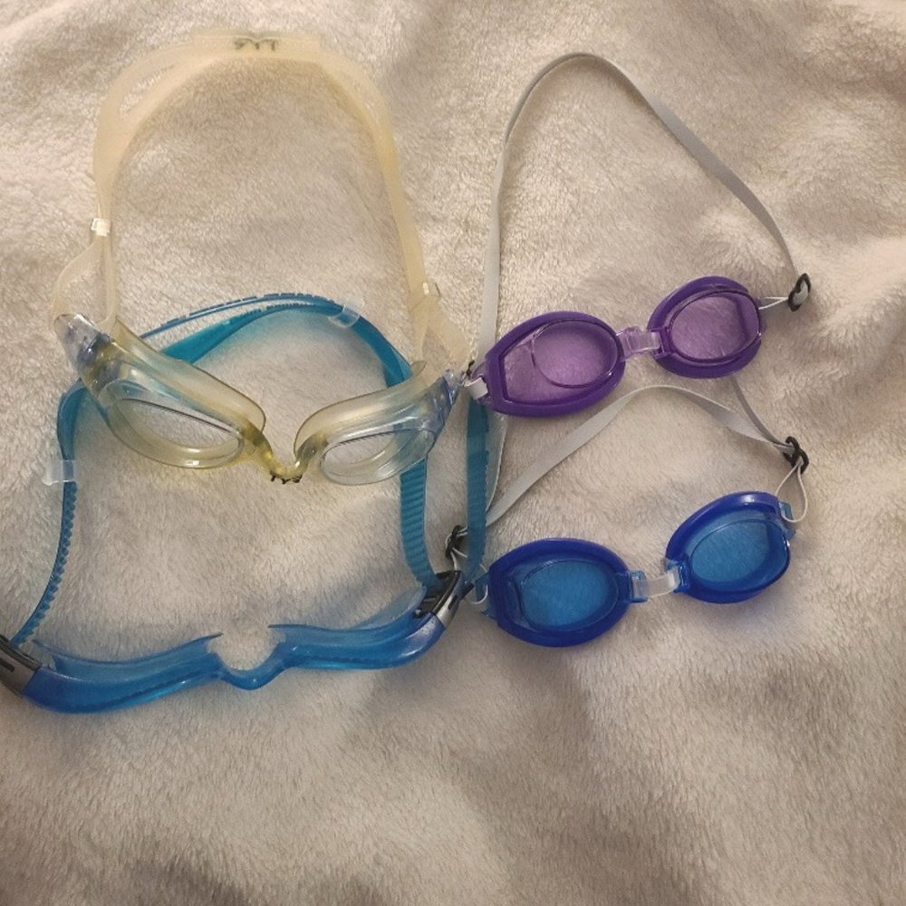 Child / youth swimming goggles lot - 2